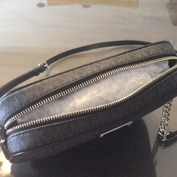 MICHAEL KORS
Jet Set Large Logo Crossbody Bag - Picture 4 of 6